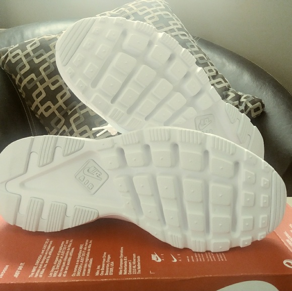 (SOLD) NIB HUARACHE ULTRAS - Picture 4 of 5